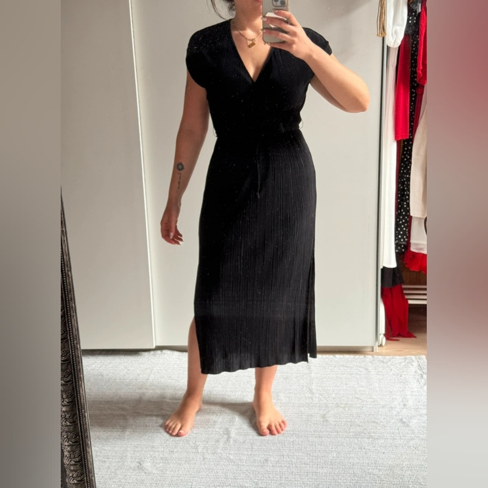 Elegant Black Midi Dress